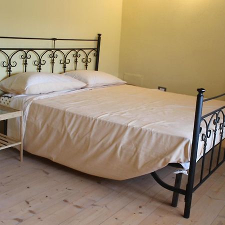 Sa Domu Beccia B&B Uras Exterior photo